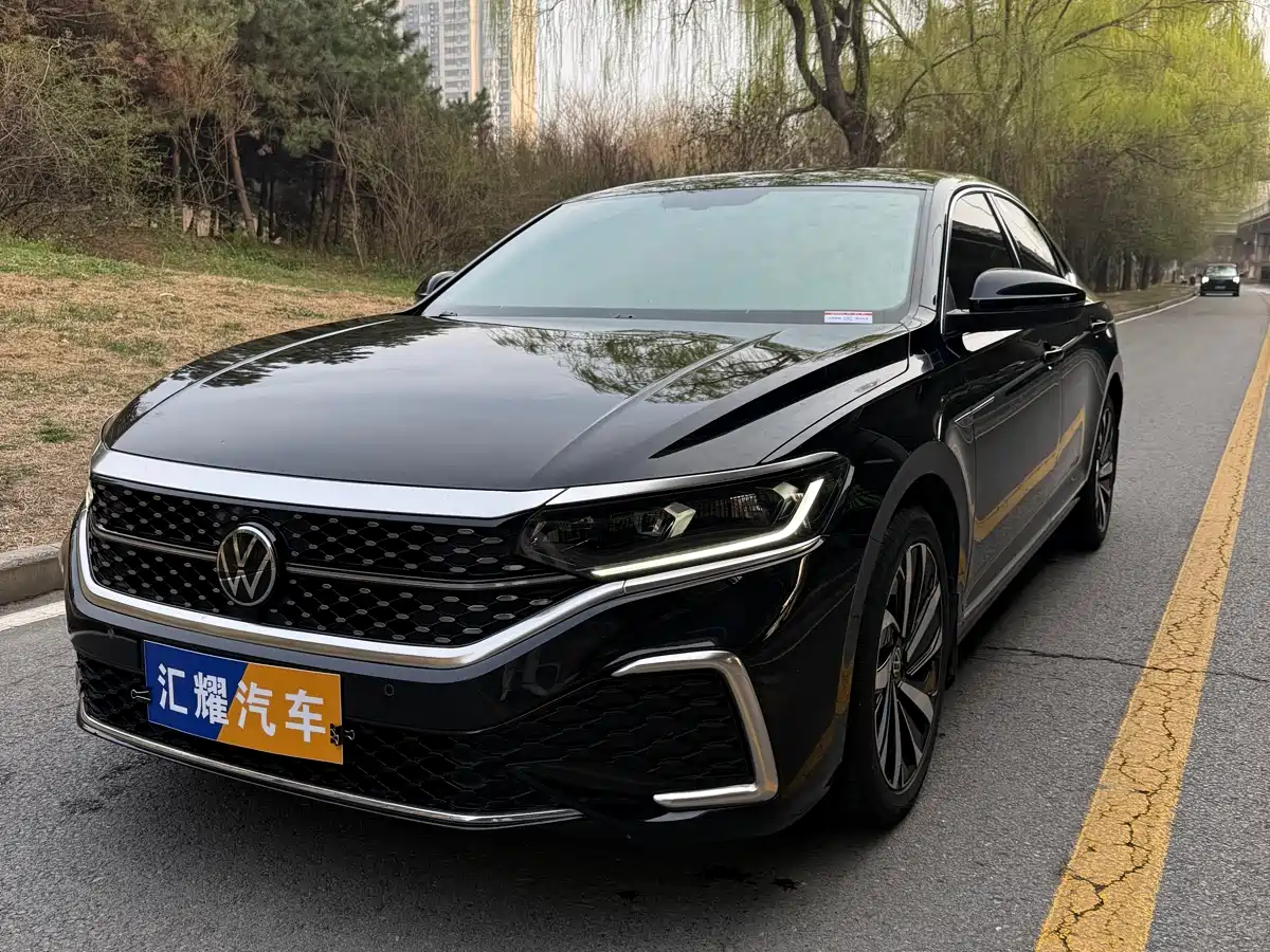 Volkswagen Passat 2023 Facelift 330TSI Starlight Elite Edition