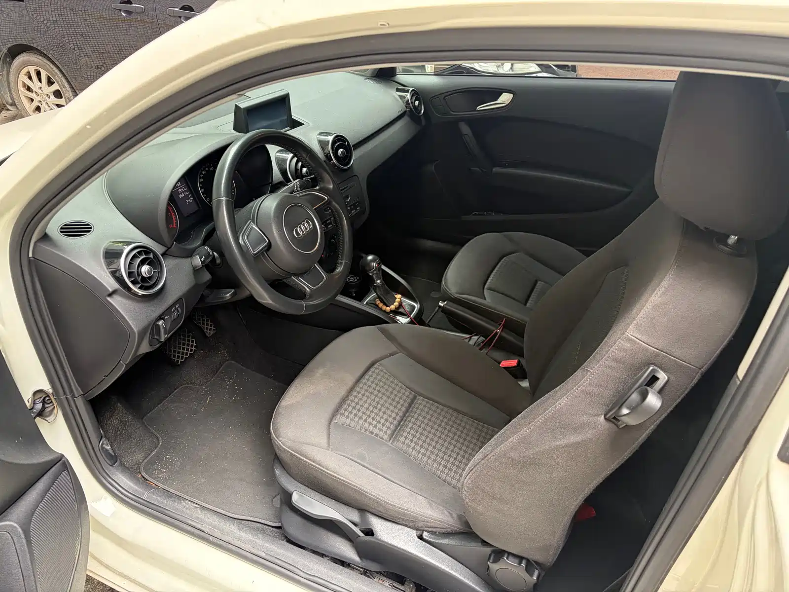 Фото 3 - Audi A1