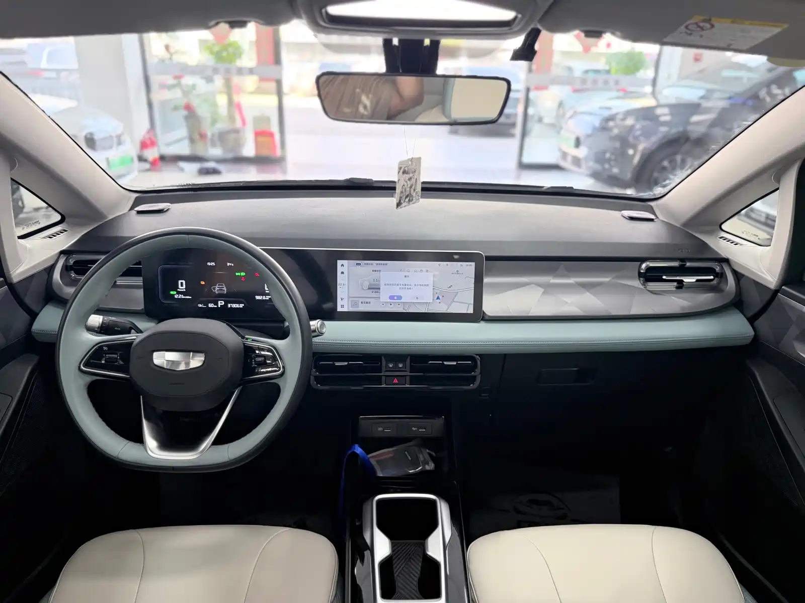 Фото 9 - Geely Geometry E Firefly