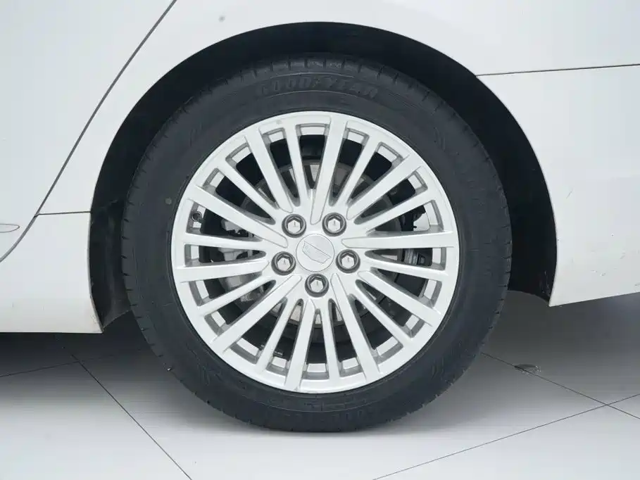 Фото 23 - Cadillac CT6