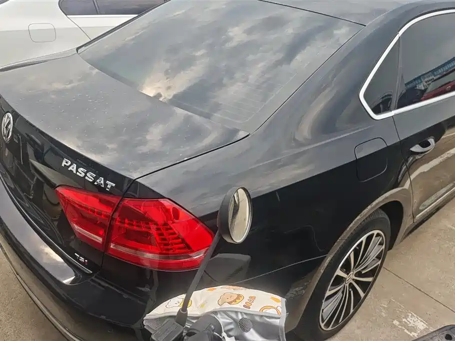 Volkswagen Passat 2014 1.8TSI DSG Executive Navigation Edition фото 3