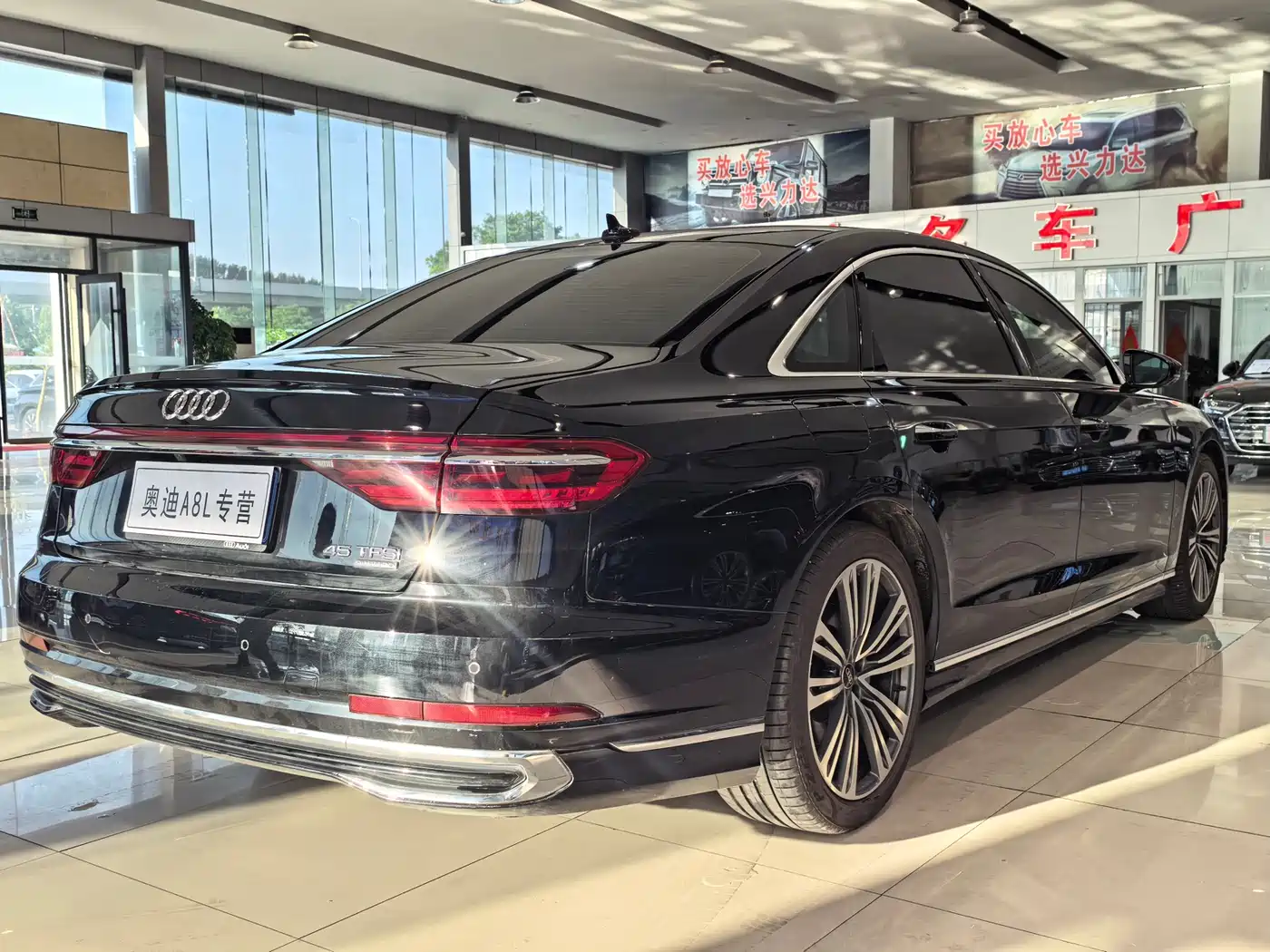 Audi A8 2024 Model A8L 45 TFSI quattro Luxury фото 3