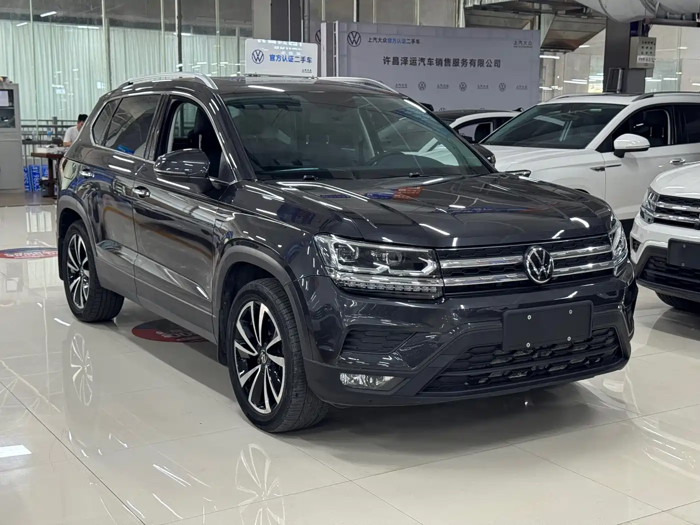 Volkswagen Tharu 2022 280TSI FWD Luxury Edition фото 3