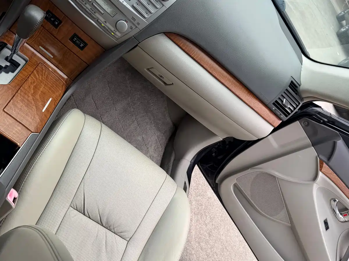 Toyota Camry 2013 200G Classic Luxury Edition фото 27
