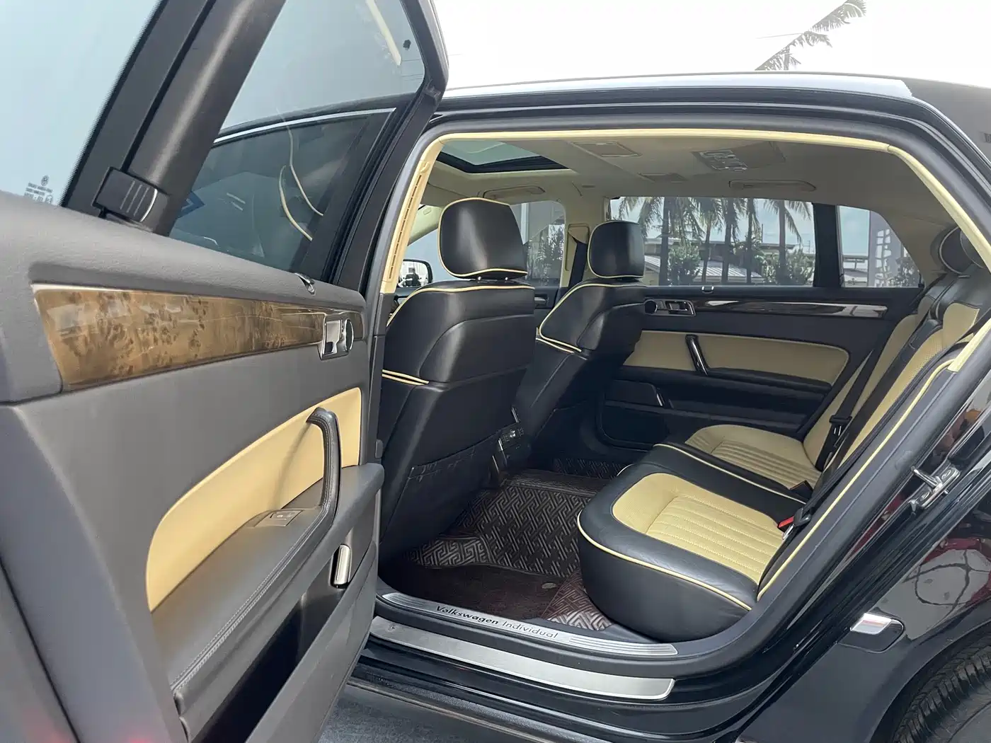 Volkswagen Phaeton 2009 Model 3.6L V6 5-seat Extended Luxury фото 8