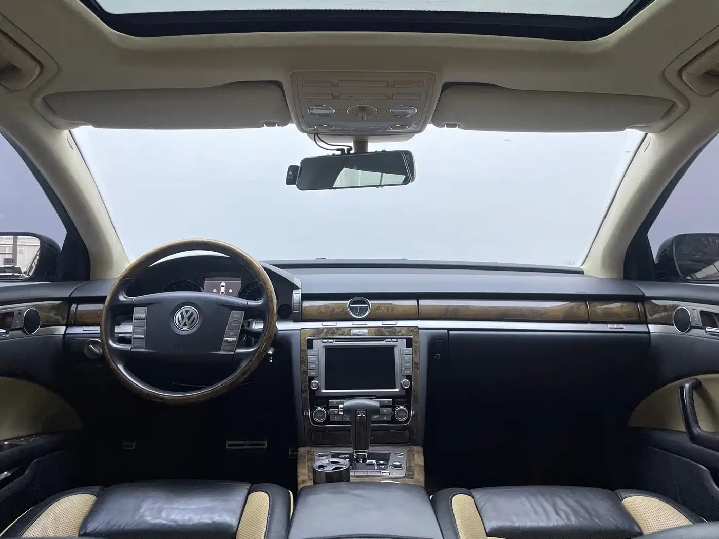 Volkswagen Phaeton 2009 Model 3.6L V6 5-seat Extended Luxury фото 15
