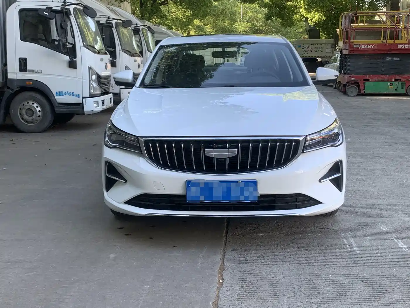 Фото 2 - Geely Emgrand