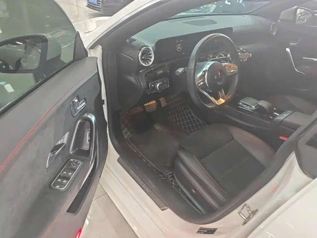 Mercedes-Benz CLA (Import) 2023 CLA 200 фото 16