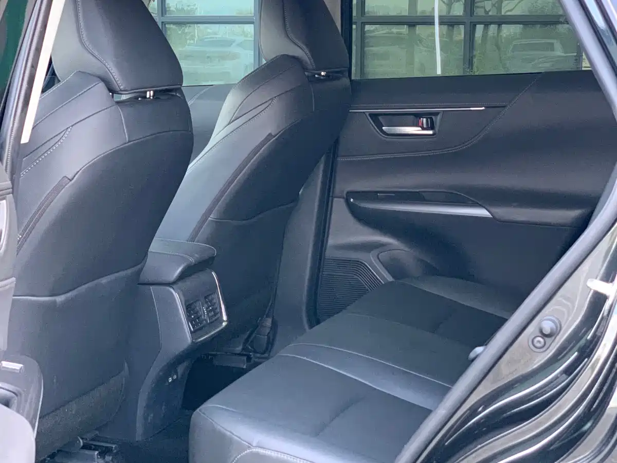 Toyota Venza 2023 2.0L CVT FWD Luxury фото 10