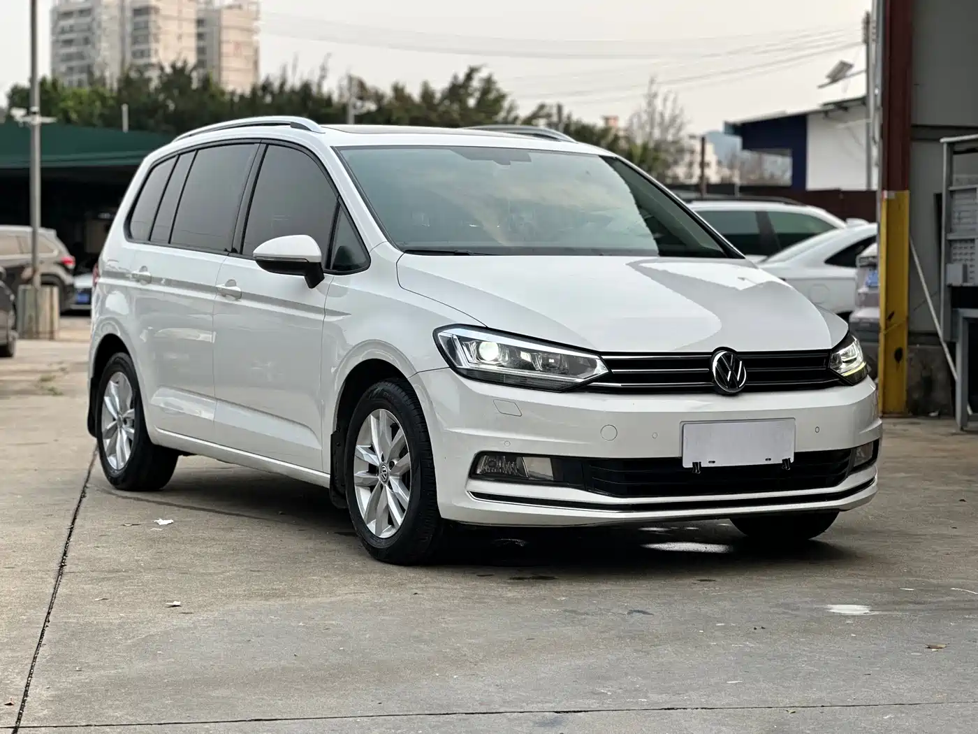 Volkswagen Touran 2016 Touran L 280TSI DSG Elegance фото 2