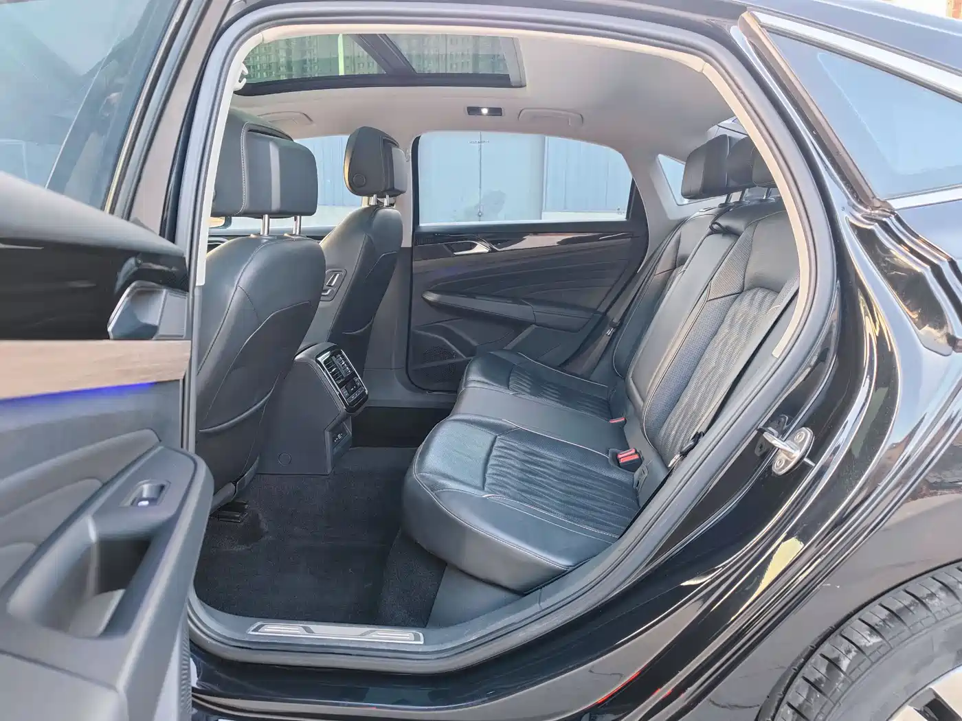 Volkswagen Passat 2021 Model 330TSI Luxury Edition фото 11