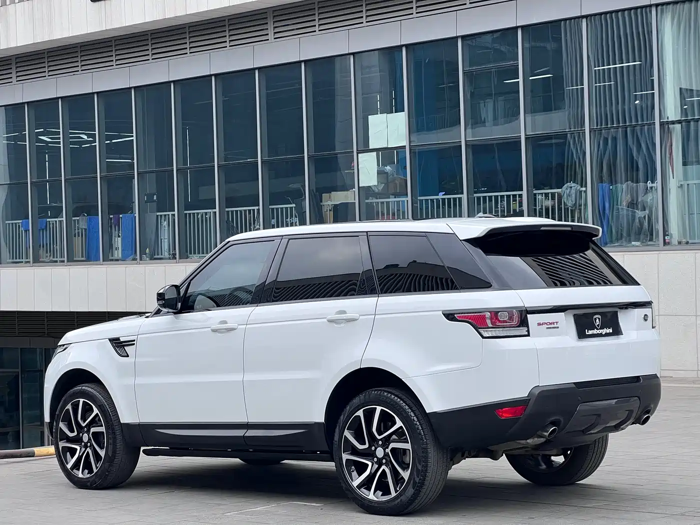 Land Rover Range Rover Sport 2016 Model 3.0 SDV6 HSE DYNAMIC фото 12