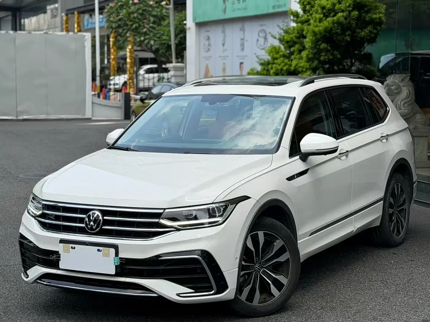 Volkswagen Tiguan L 2022 380TSI Automatic 4WD R-Line Cross Edition 7-Seater фото 7