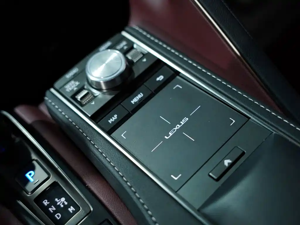 Фото 12 - Lexus LC