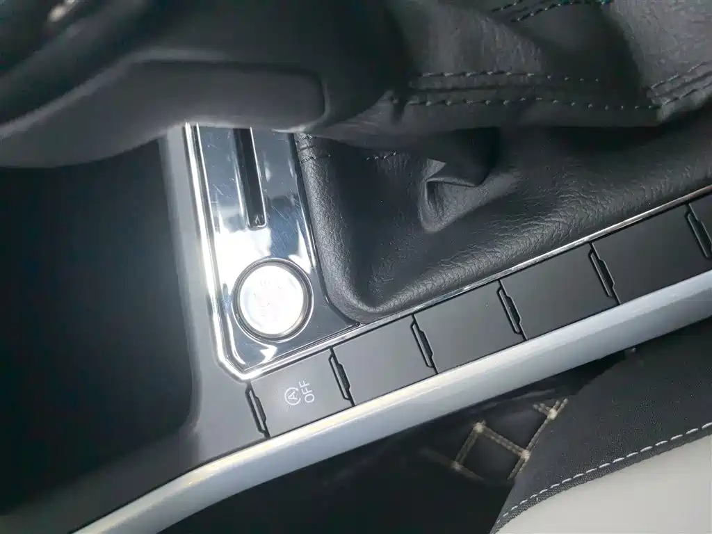 Volkswagen Polo 2021 Plus 1.5L Automatic Colorful Tech Edition фото 4
