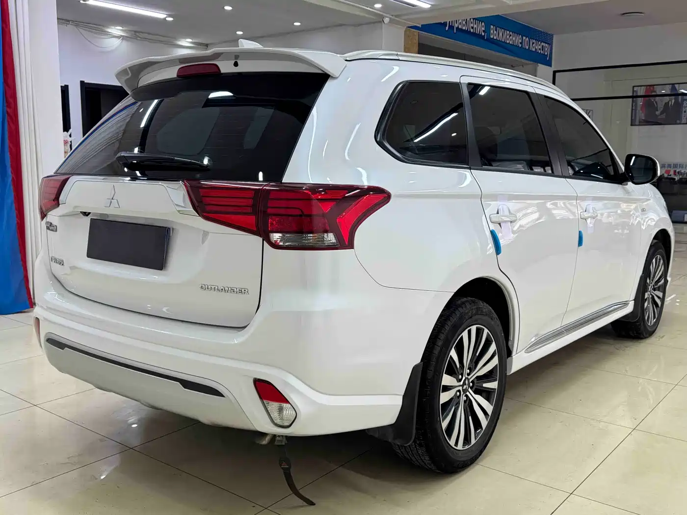 MITSUBISHI OUTLANDER