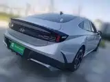 Photo 4 - Hyundai Sonata