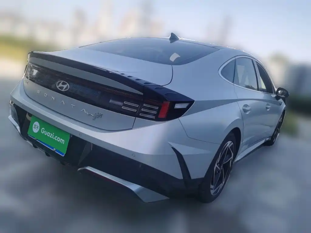 Photo 4 - Hyundai Sonata