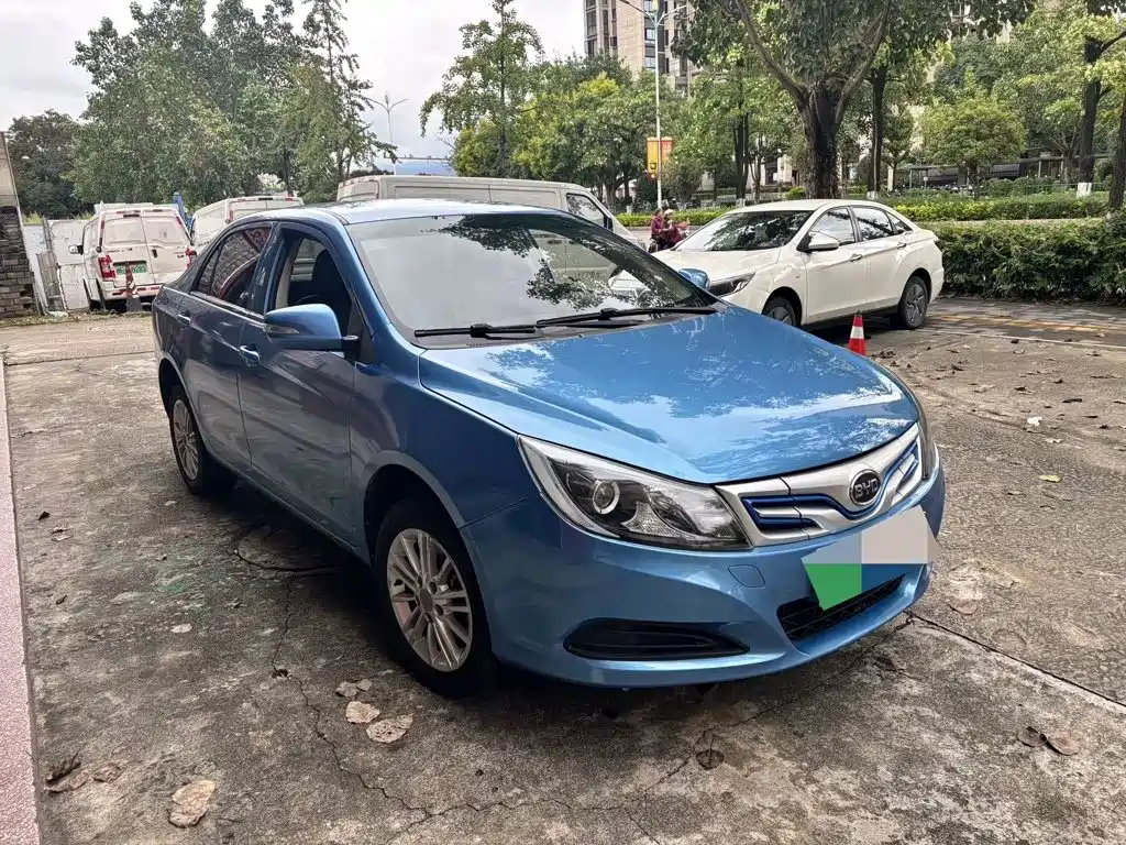 2022 BYD e5