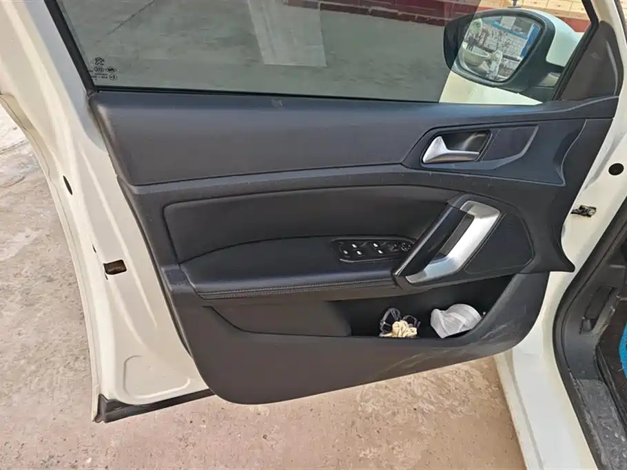 Peugeot 308 2018 1.6L Auto Luxury Edition фото 7