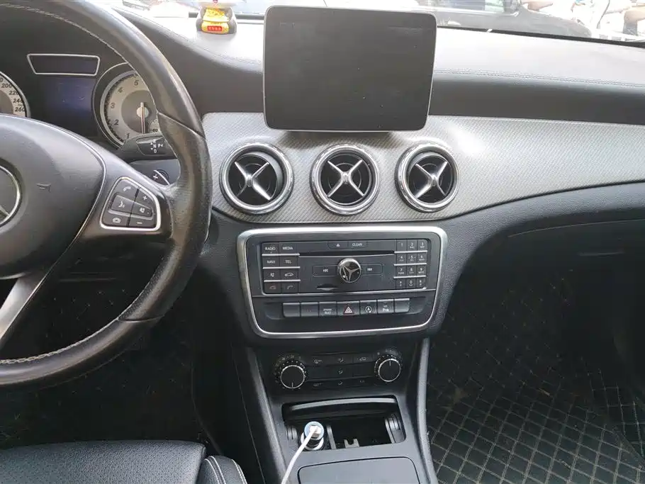 Mercedes-Benz GLA 2016 GLA 200 Fashion фото 13
