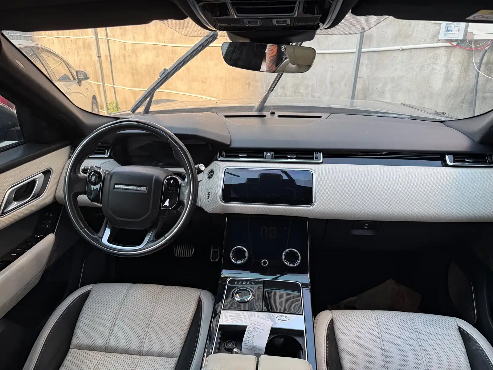 Фото 16 - Land Rover Range Rover Velar