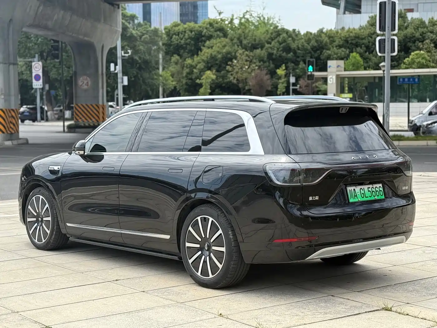 AITO Wenjie AITO M9 2025 Extended Range Max 52kWh 6-Seater фото 5