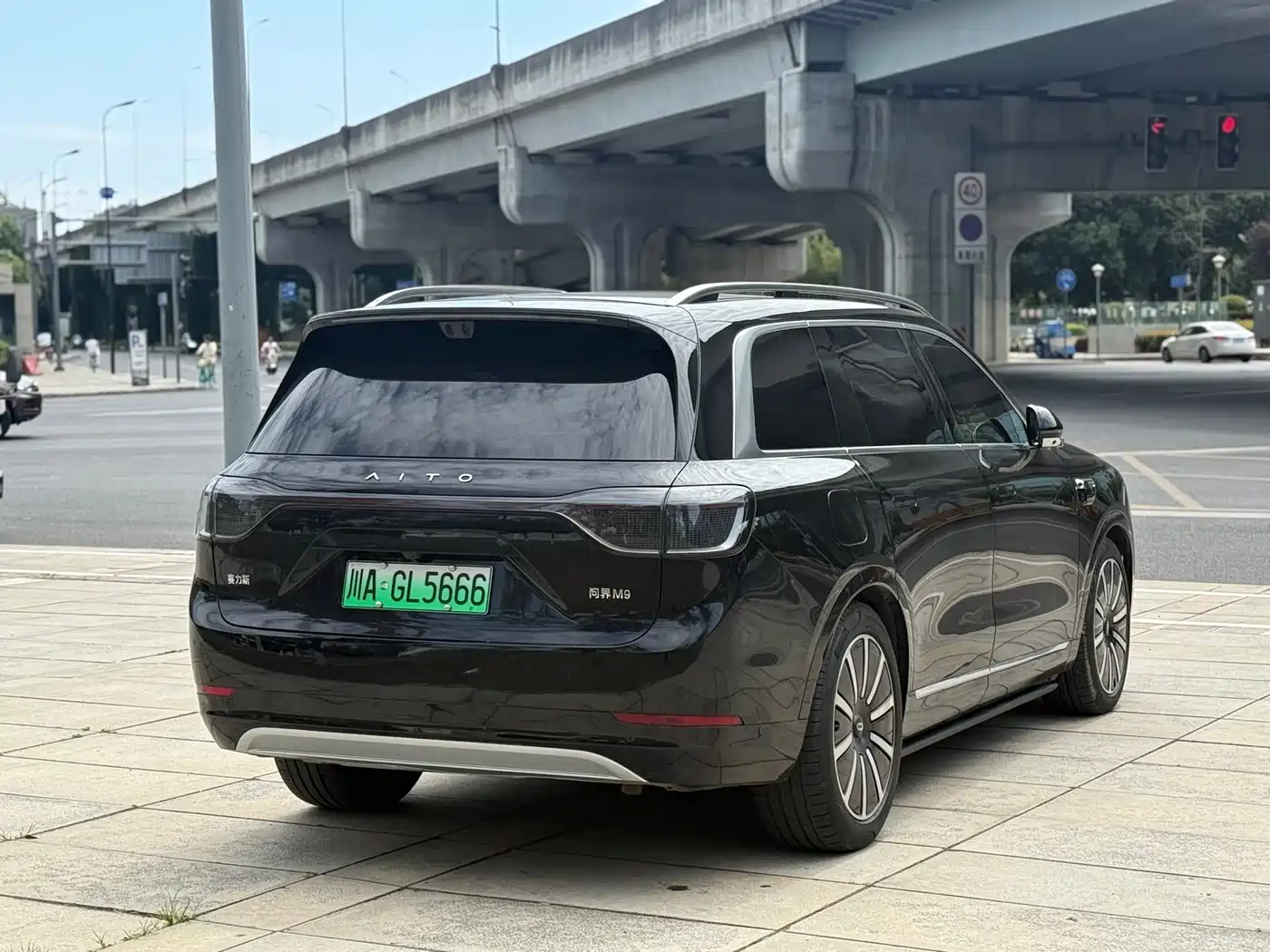 AITO Wenjie AITO M9 2025 Extended Range Max 52kWh 6-Seater фото 7