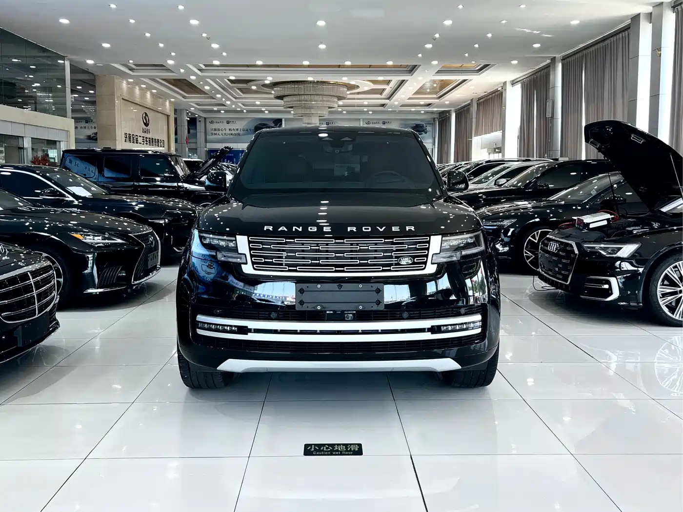 Land Rover Range Rover 2025 3.0 L6 400PS Genesis Extended Wheelbase фото 3