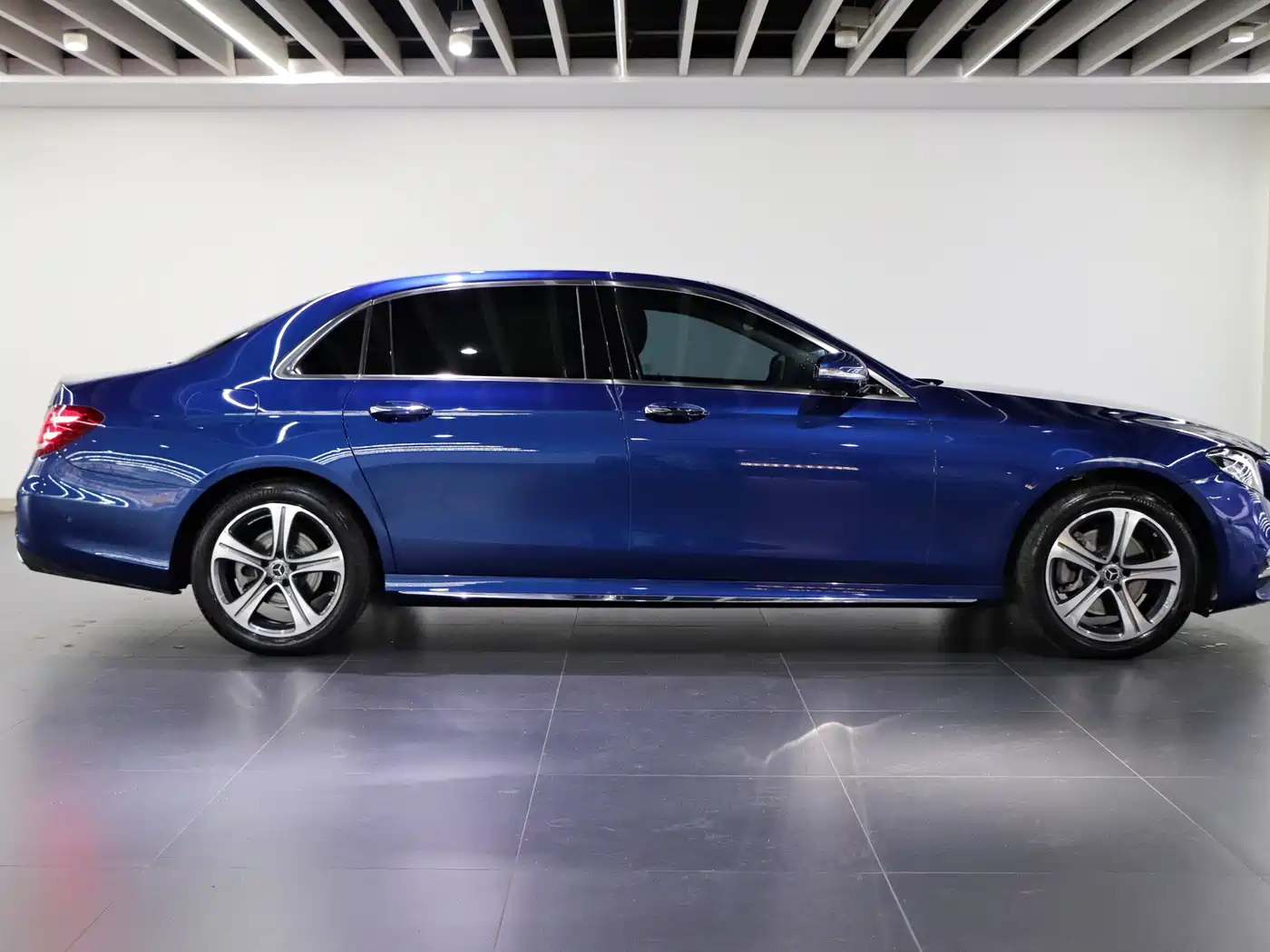 Mercedes-Benz E-Class 2020 Model E 260 L Sport фото 7