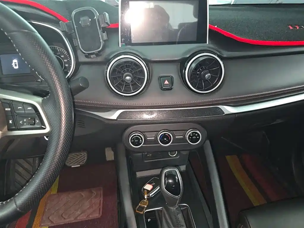 Dongfeng Fengguang Fengon 500 2022 2022 1.5L CVT Enjoyment Edition
