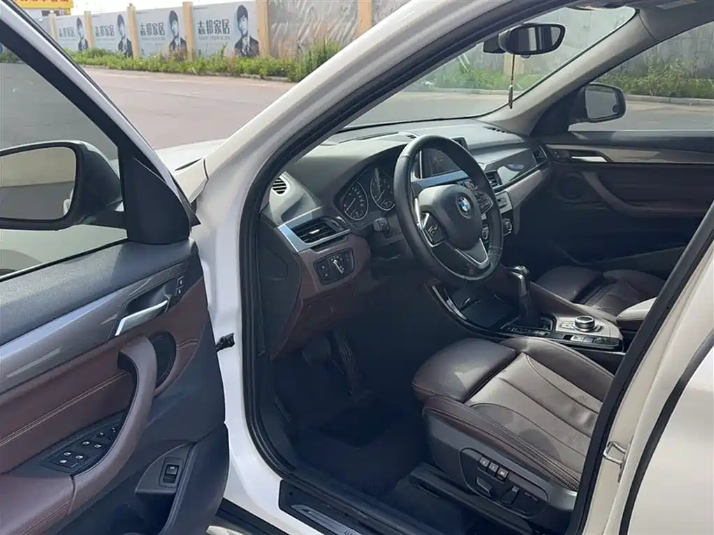 BMW X1 2016 sDrive20Li Luxury Model фото 11