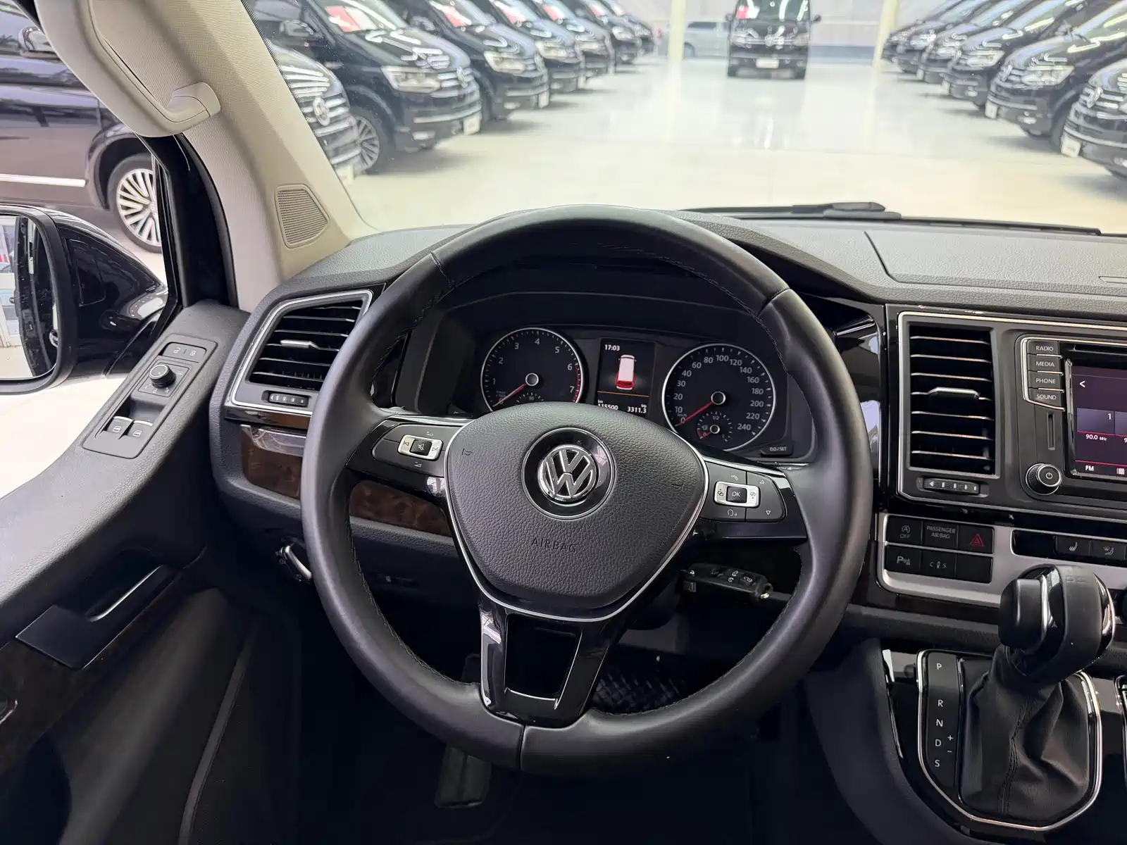 Фото 8 - Volkswagen Multivan