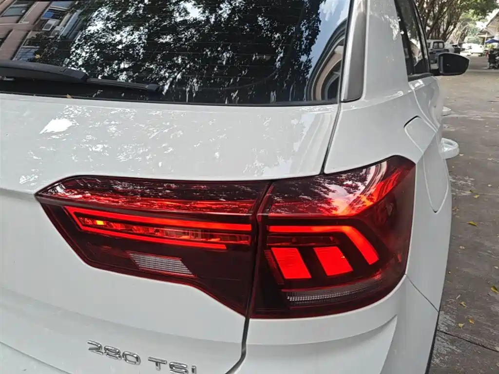 VOLKSWAGEN T-ROC EXPLORING SONGS
