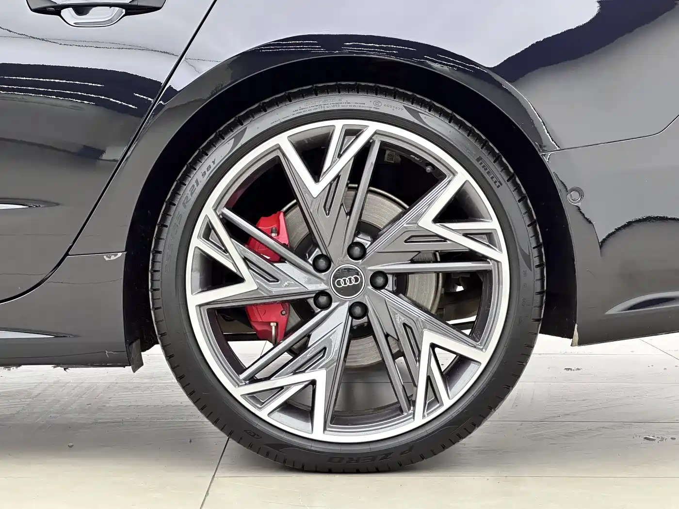Audi A7L 2024 45 TFSI quattro S-line Black Warrior Edition фото 10