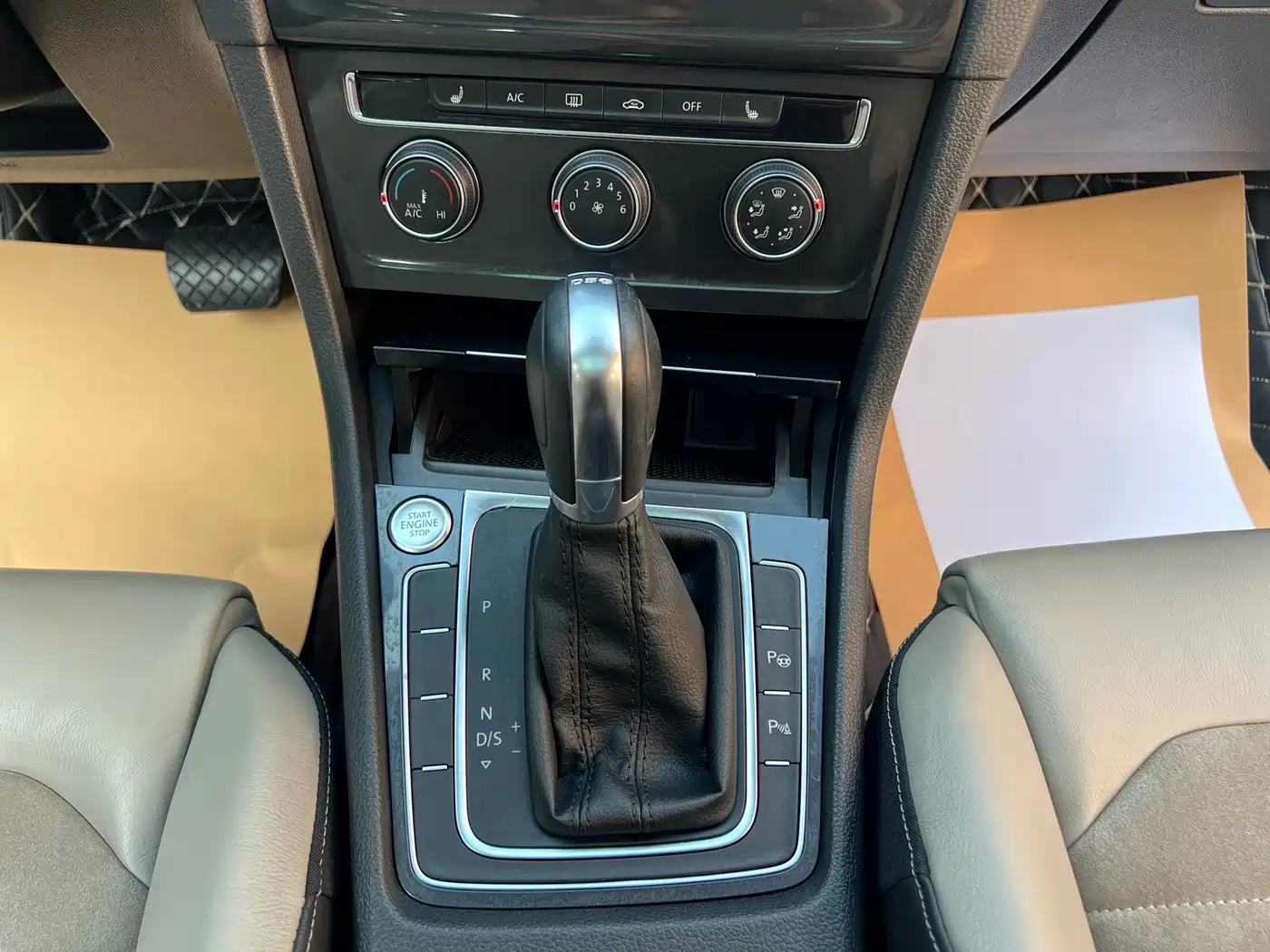 Volkswagen Golf 2017 230TSI Auto Luxury Millionth Anniversary Edition фото 13