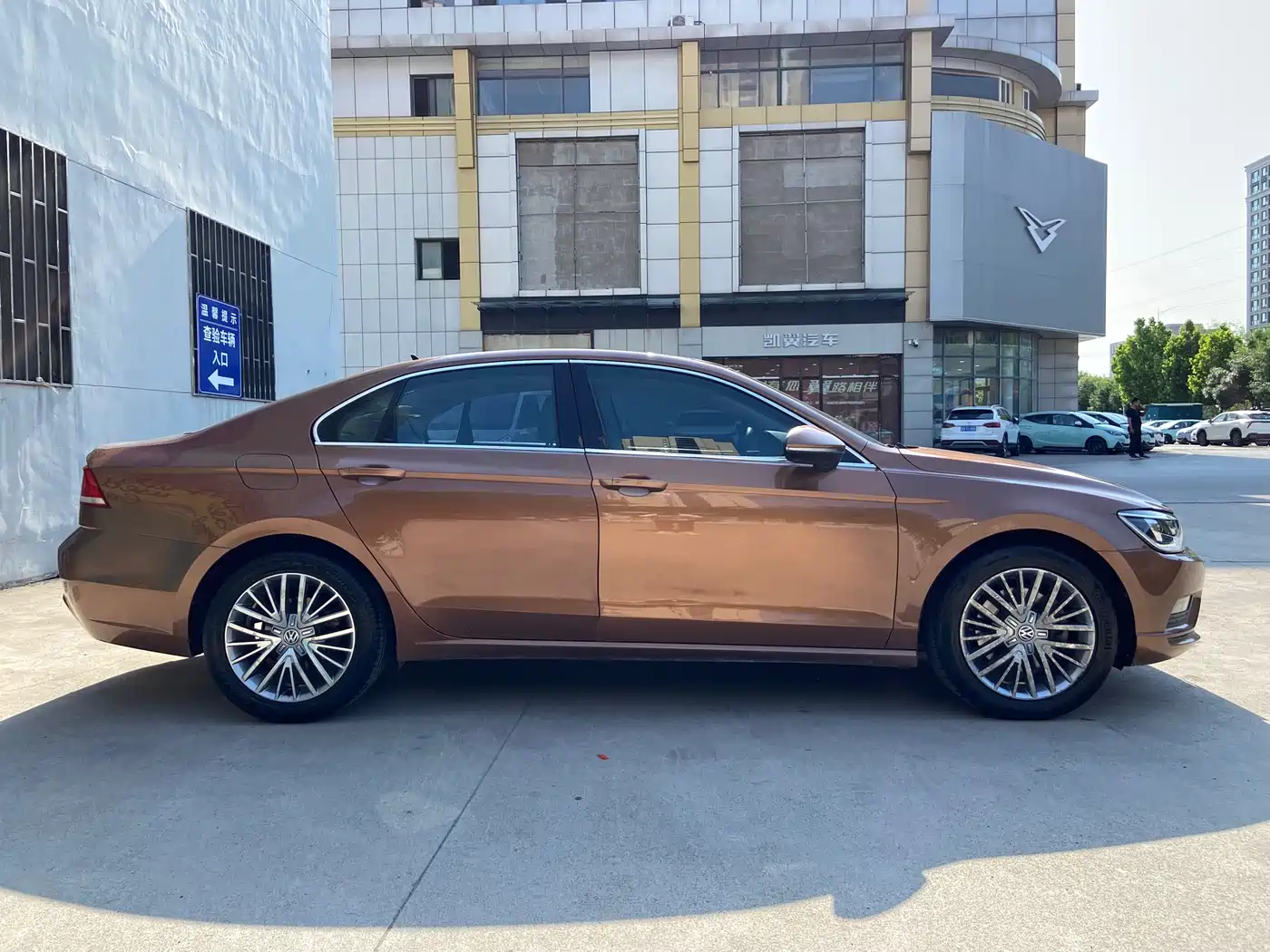 Volkswagen Lamando 2015 330TSI DSG Luxury Edition фото 6