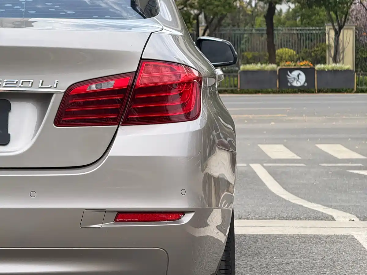BMW 5 Series 2013 520Li Elegance фото 8