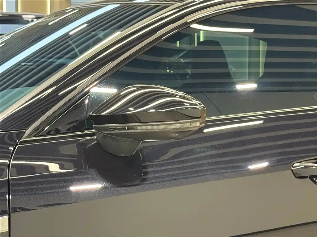 Audi A7L 2024 45 TFSI quattro Black Warrior Edition фото 13