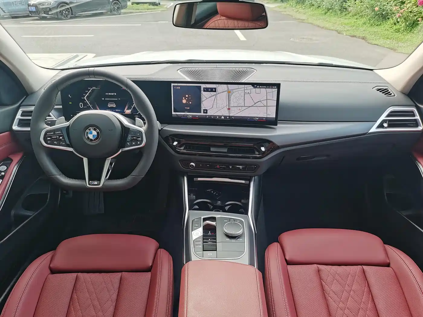 BMW 3 Series 2025 325i M Sport Package фото 9