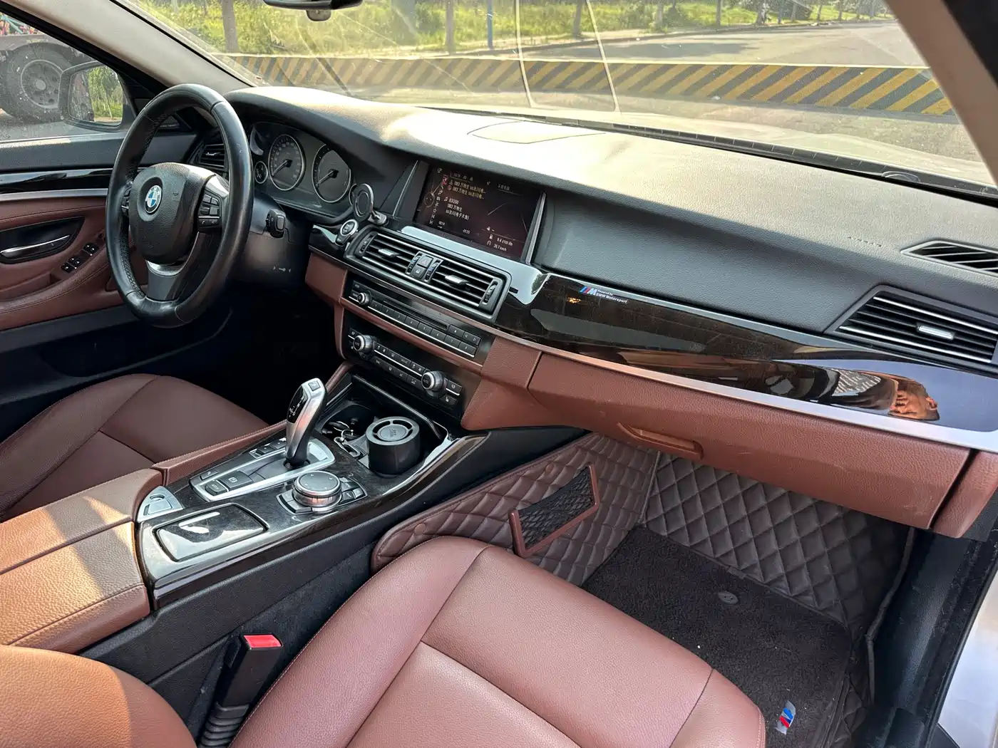 BMW 5 Series 2014 528Li Leading Edition фото 14