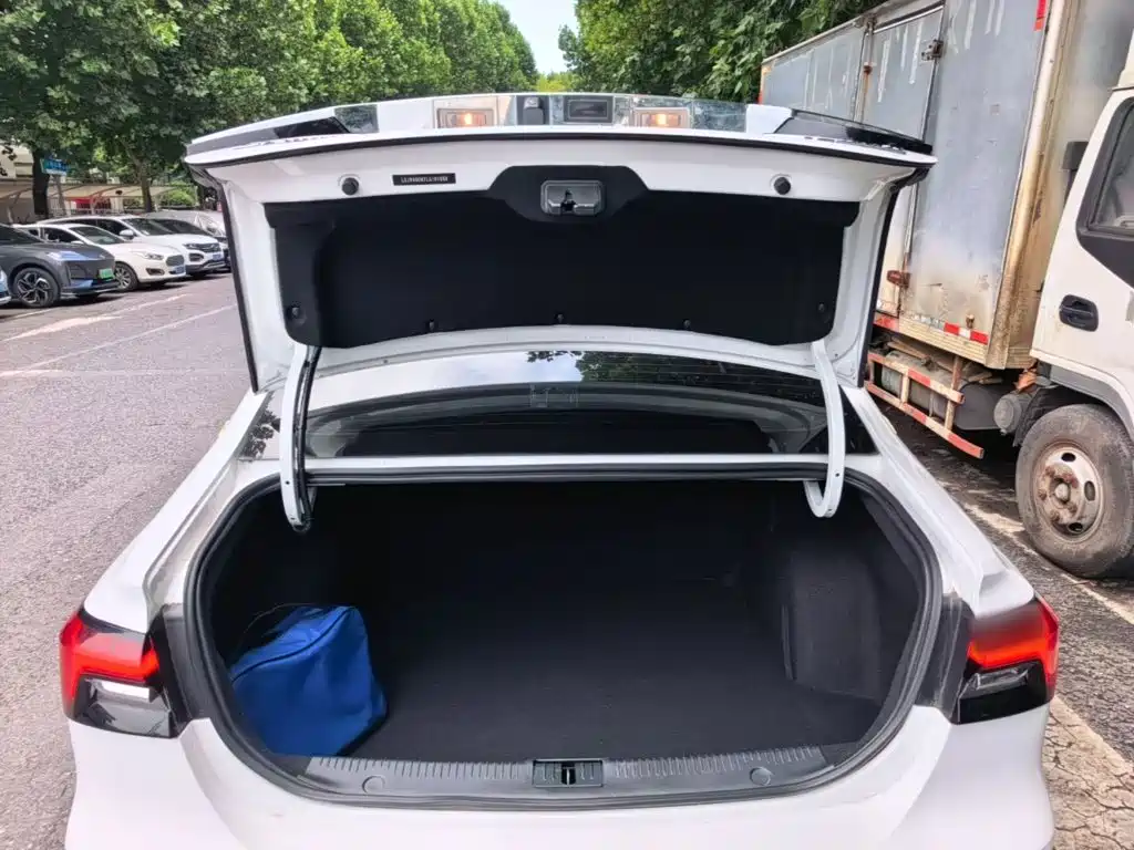 Фото 19 - Roewe i6 MAX
