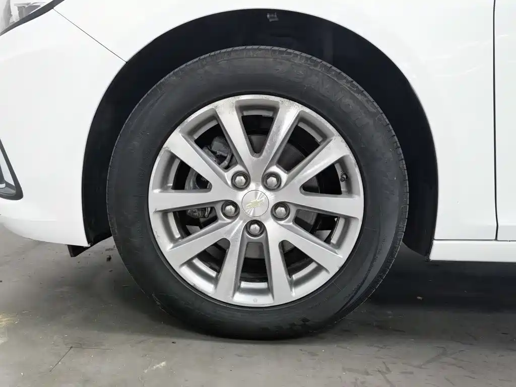 Photo 17 - Chevrolet Malibu