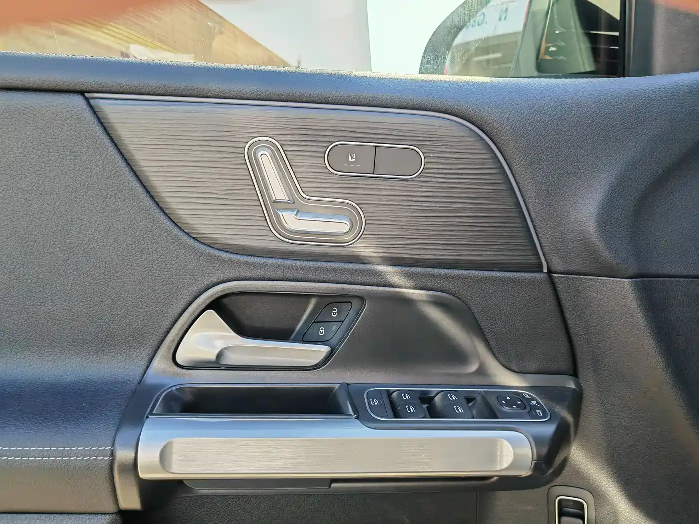 Mercedes-Benz GLB 2024 Facelift GLB 220 4MATIC фото 5