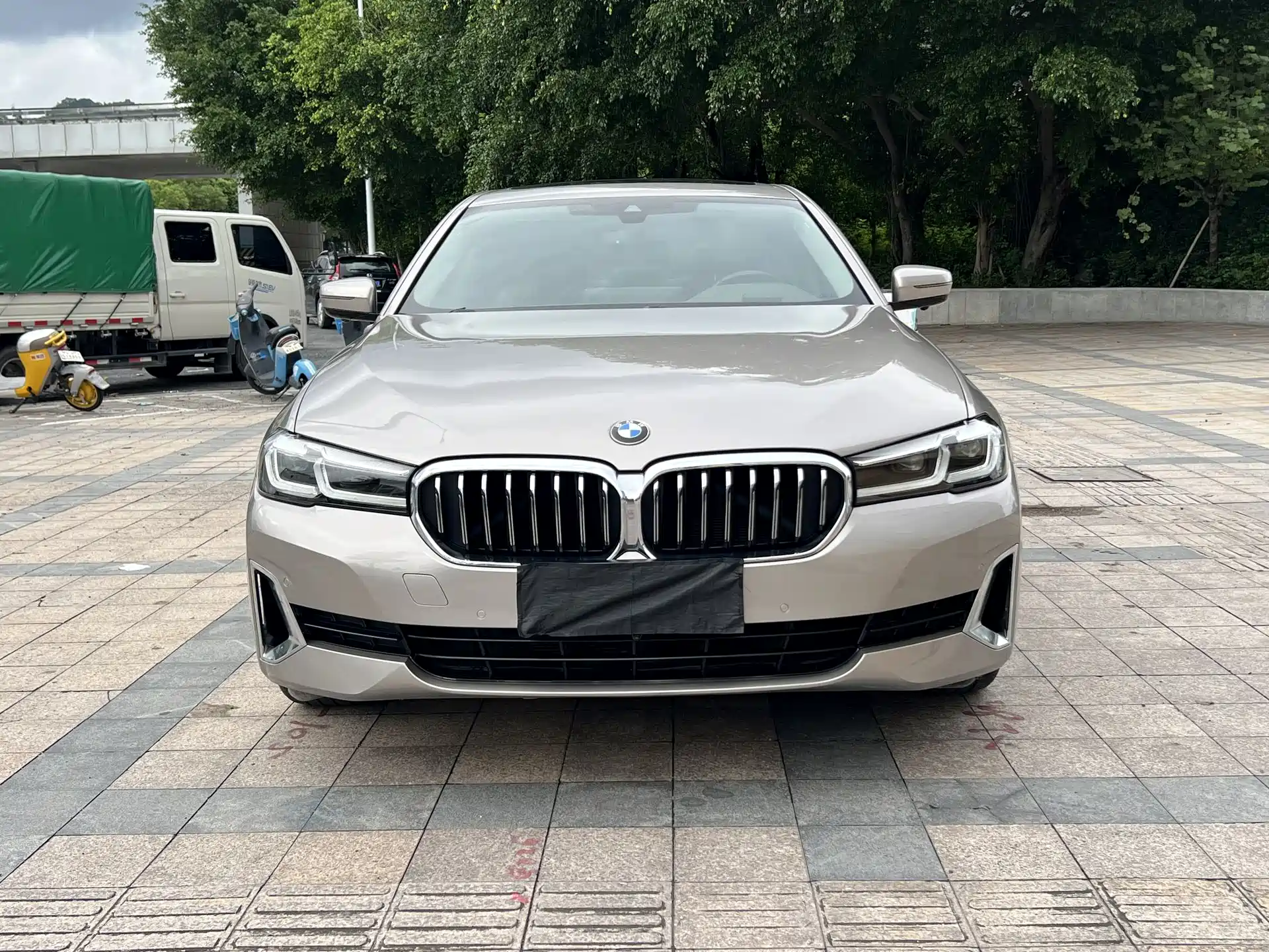 Photo 3 - BMW 5 Series