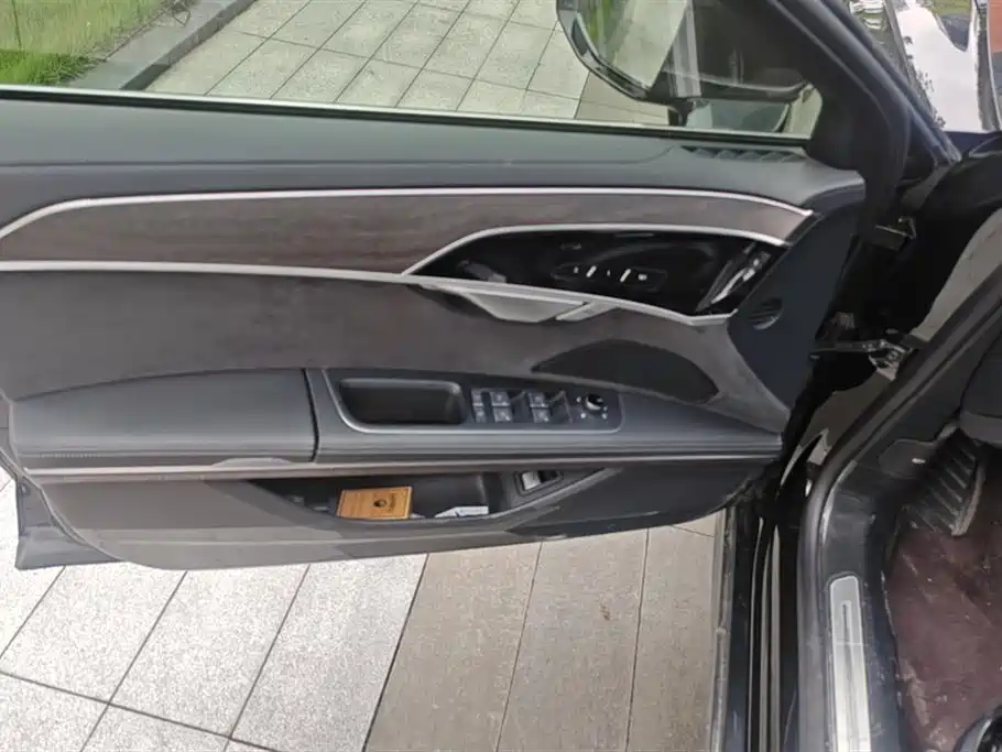 Audi A8 2023 A8L 50 TFSI quattro Exclusive фото 7