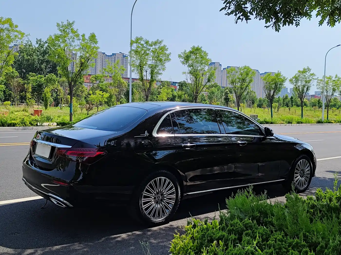 Mercedes-Benz E-Class 2022 E 300 L Fashion фото 30