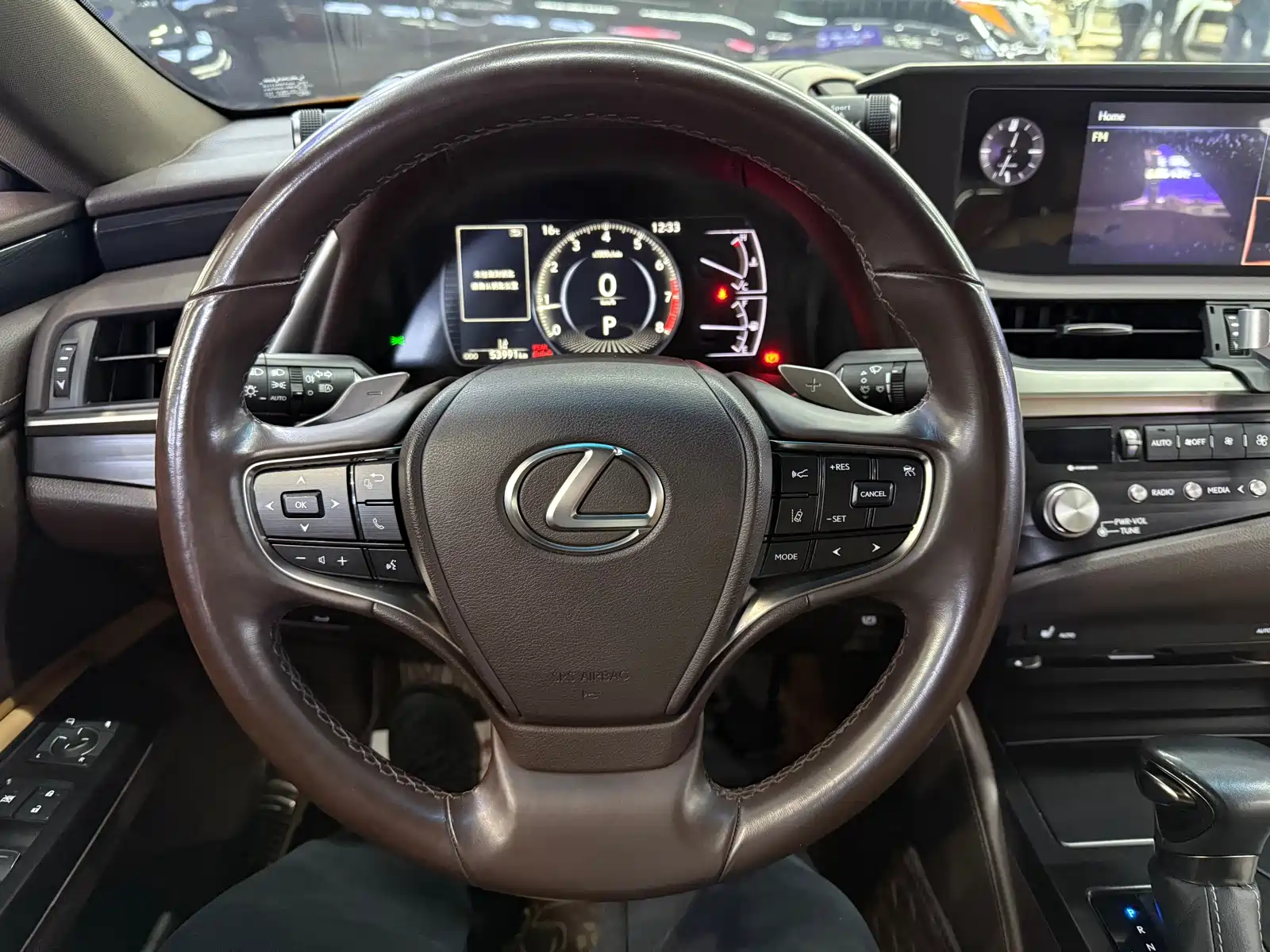 Фото 13 - Lexus ES