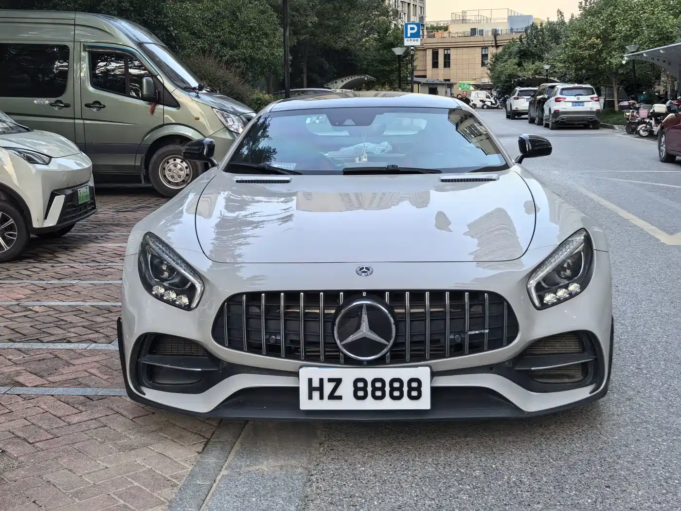 Photo 2 - Mercedes-Benz AMG GT