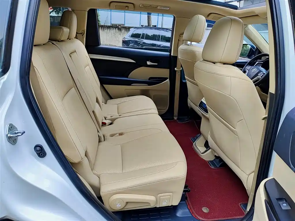 TOYOTA HIGHLANDER